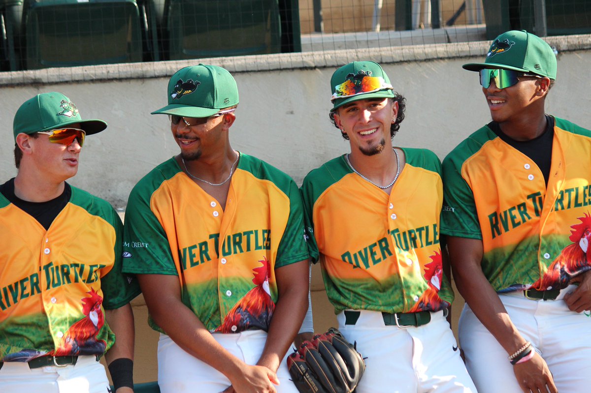 theriverturtles's tweet photo. The most wonderful time of the year #AgNight https://t.co/okVTbc72jO