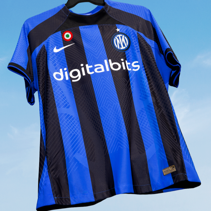 nikefootball's tweet photo. Never relegated, always iconic. 🔵⚫️

The 22/23 Home shirt harks back to Inter Milano’s proud history, with a return to the stripes. Represent the Nerazzurri in the new shirt now. @inter