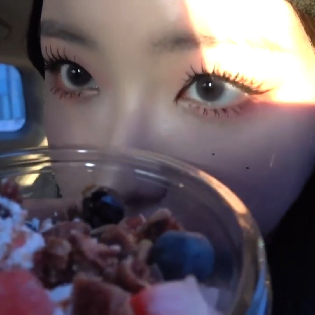 tiny_hyeju's tweet image. your spots are so cute 🥹