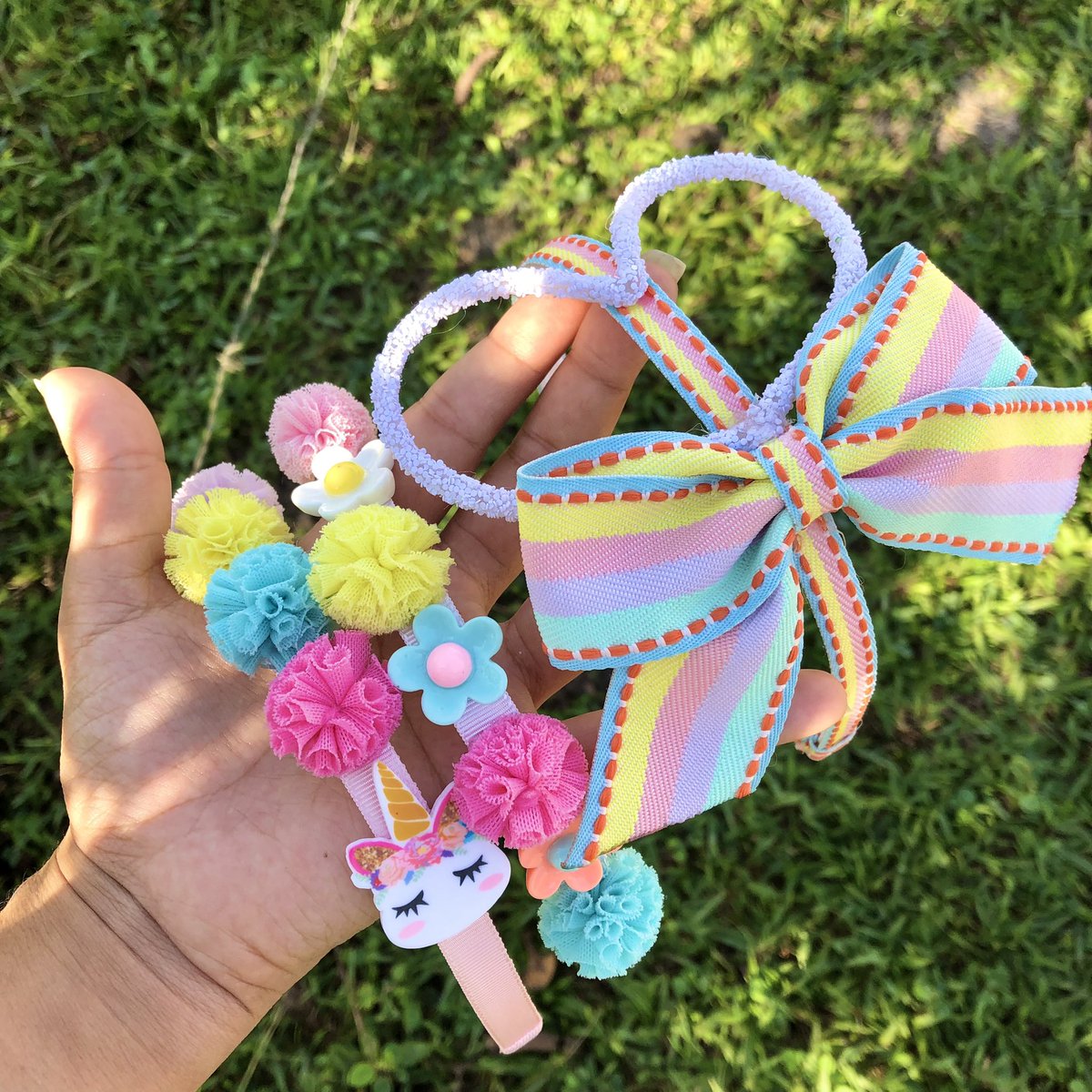 Ana_Barbarax's tweet photo. Um pouquinho do meu trabalho com tiaras infantis 😍😍
Me ajudem a divulgar gente,só 15,00 cada 😍 https://t.co/CdZYhpnvYq