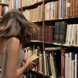 jxdnsgfp's tweet photo. •livros que eu tenho no drive, uma thread• https://t.co/jeeq5hsx6m