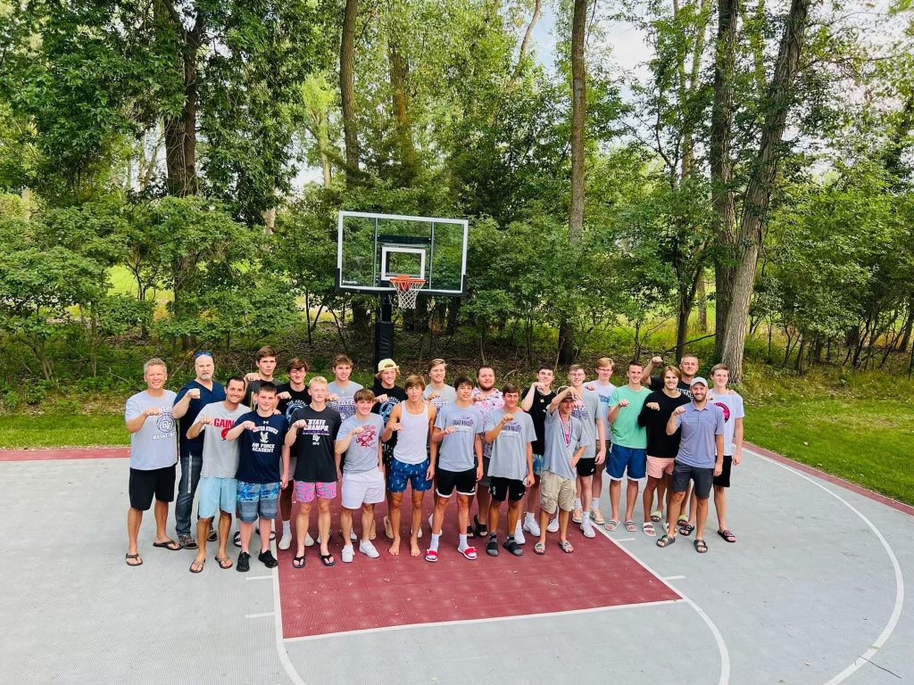 DVMensBball's tweet photo. Finally got our championship rings! It was fun celebrating with this special group again! #SupplyChainIssues #StateChamps https://t.co/AT95a0AMMz
