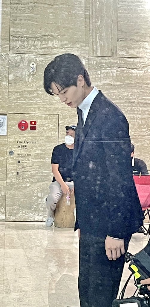 Yook_Mavi's tweet photo. FINALLY! BTOB Yook Sungjae's update while filming a scene in "Golden Spoon." HE'S SO FREAKING HANDSOME even though he's not facing the camera. His side profile's insane! I can't handle this. 😭😩 He also looks hot in a black suit. I miss you so much, @BTOB_6SJ !! 🥺💙

ctto. https://t.co/H2jouK5zYZ
