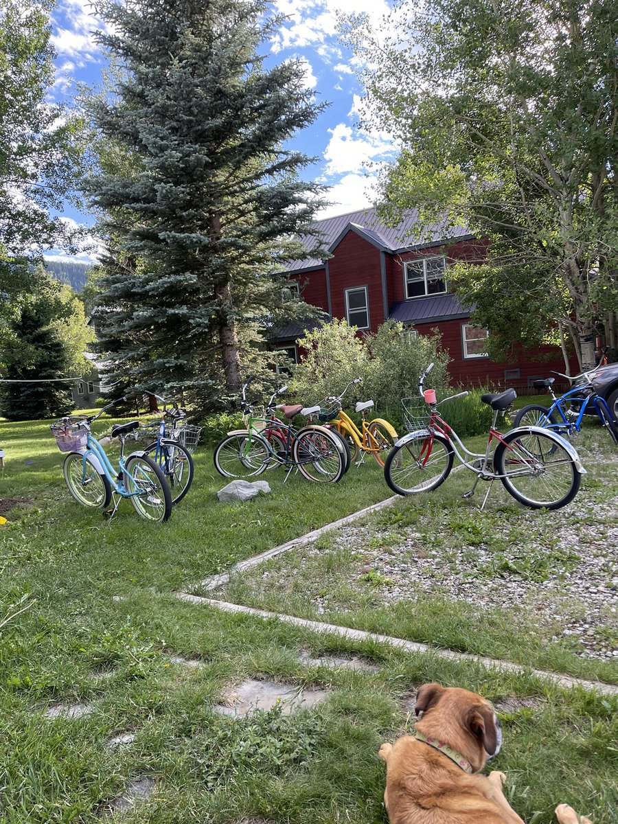 ra_keene's tweet photo. Parking lot https://t.co/kvtYRtUwMT