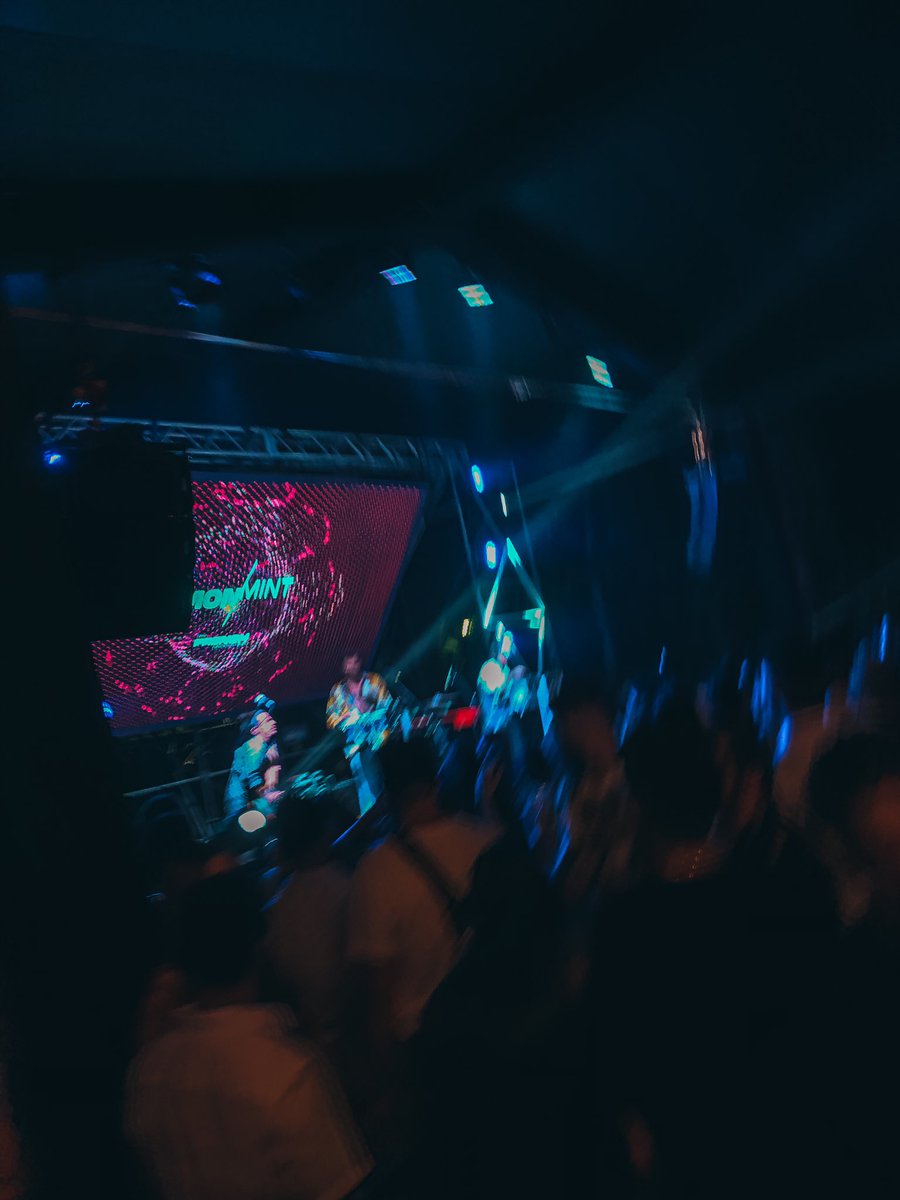 HamiltonFortuna's tweet photo. Friday night concerts #SUMMERDIARIES https://t.co/4j9HhOVE2w