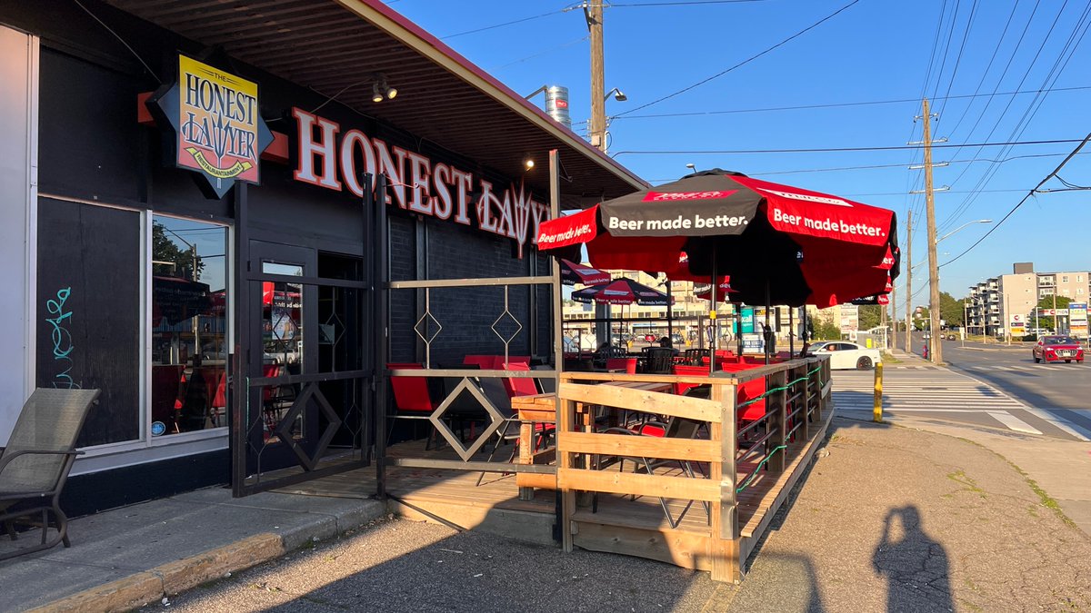 almostfamousGTA's tweet photo. Setting up at #HonestLawyerFennell for a great summer night! https://t.co/ccJ02j0uHT