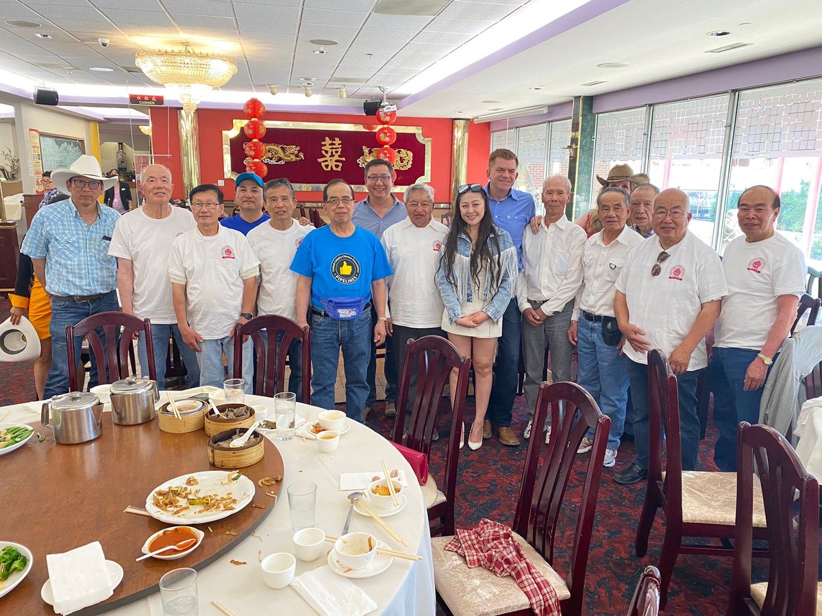Aryan_Sadat's tweet photo. Thank you Northwestern China Community Association of Alberta’s executives and other community leaders from the Chinese Canadian community across Alberta in Calgary for your unconditional support for #brianjean to be the leader of #UCP.  
#autonomyforalbertans

#StrongerTogether https://t.co/Ad9qfoFVfS