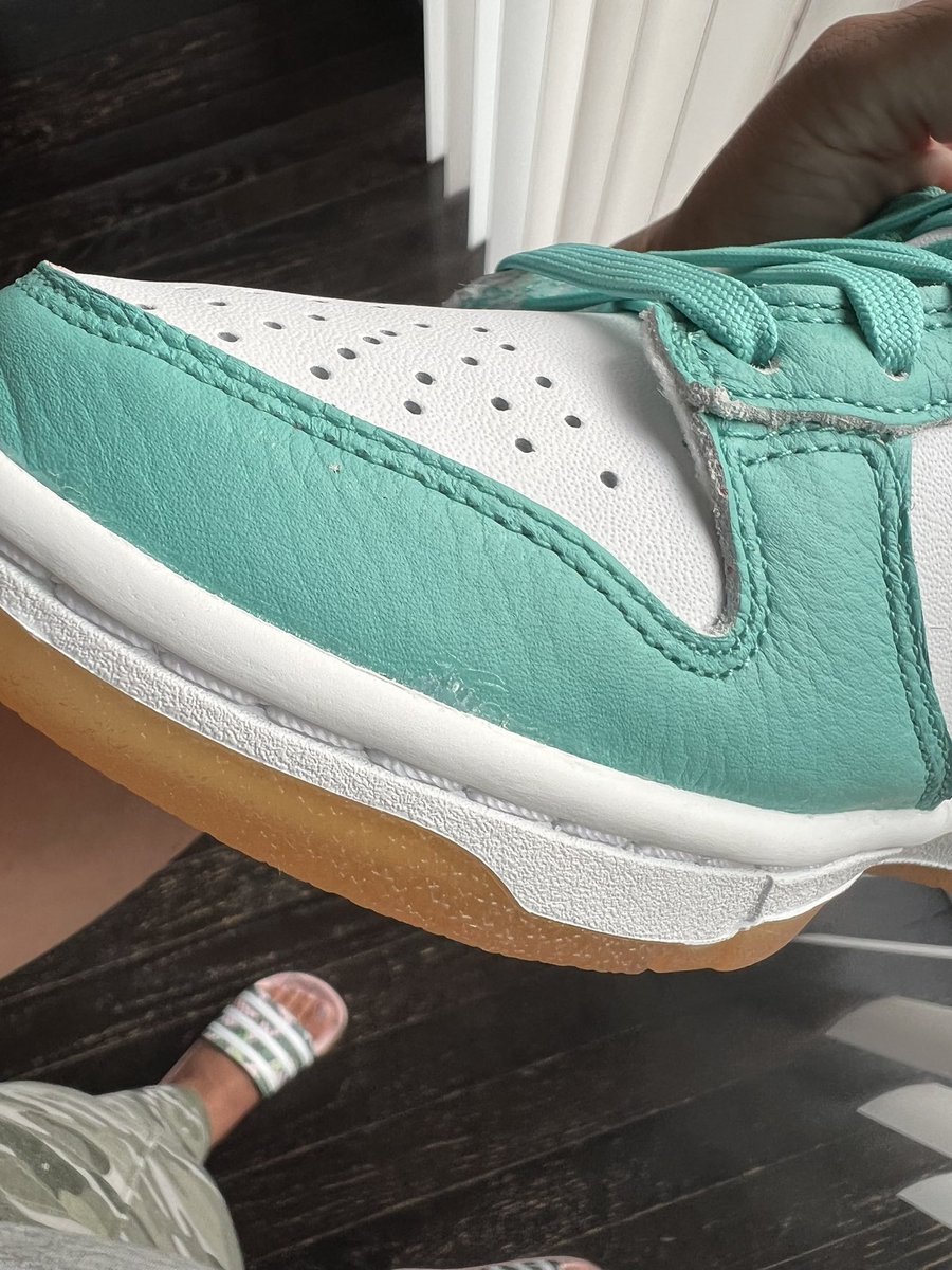 uvakapo's tweet photo. @nike @nikestore more pics of the SUBSTANDARD SHOES! I expect better from Nike as a collector. Please resolve this issue… https://t.co/H93DEGCjNp