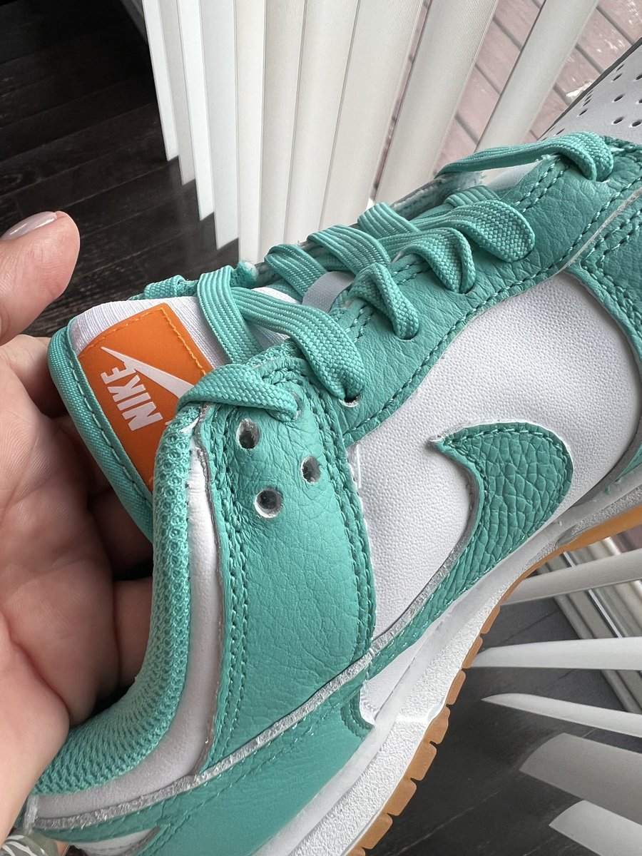 uvakapo's tweet photo. @nike @nikestore more pics of the SUBSTANDARD SHOES! I expect better from Nike as a collector. Please resolve this issue… https://t.co/H93DEGCjNp