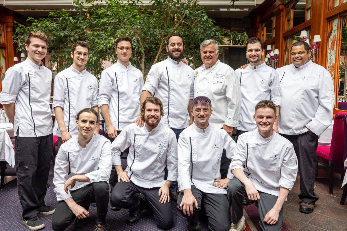 RestoSaintAmour's tweet photo. Nous sommes extrêmement fiers de notre super brigade de cuisine du Saint-Amour, une équipe talentueuse passionnée et très dévouée. Au plaisir de vous servir! 
https://t.co/YRFBP8IwRK
￼
📸 @LYRAPHOTO https://t.co/DN86L4M7G3