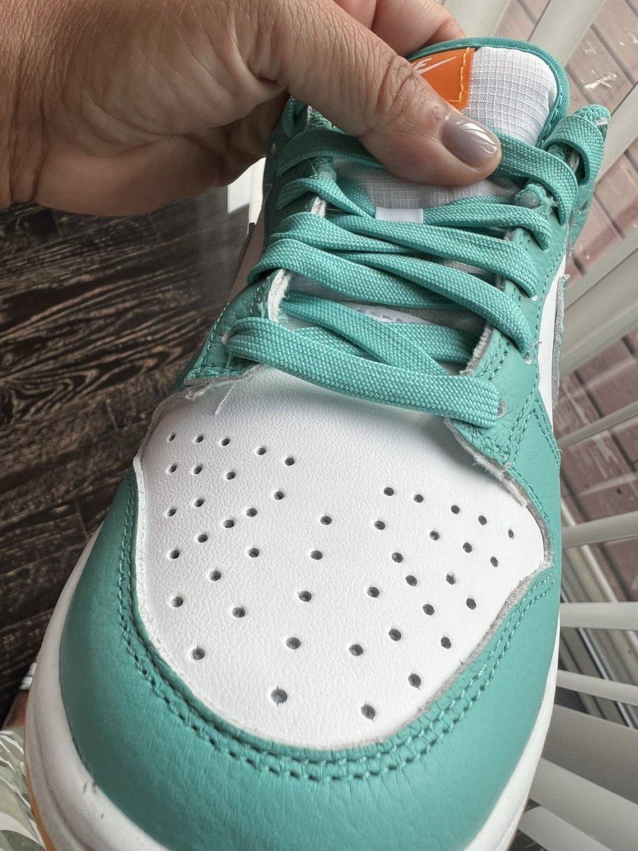 uvakapo's tweet photo. @Nike @nikestore EXTREMELY DISAPPOINTED in the craftsmanship of these LAUNCH Nike Dunk Low’s. As a LOYAL CUSTOMER I was equally as disappointed to call customer service only to be told my only option would be to either return SOLD OUT sneakers or keep them albeit SUBSTANDARD!! https://t.co/d1Jn9STXdU