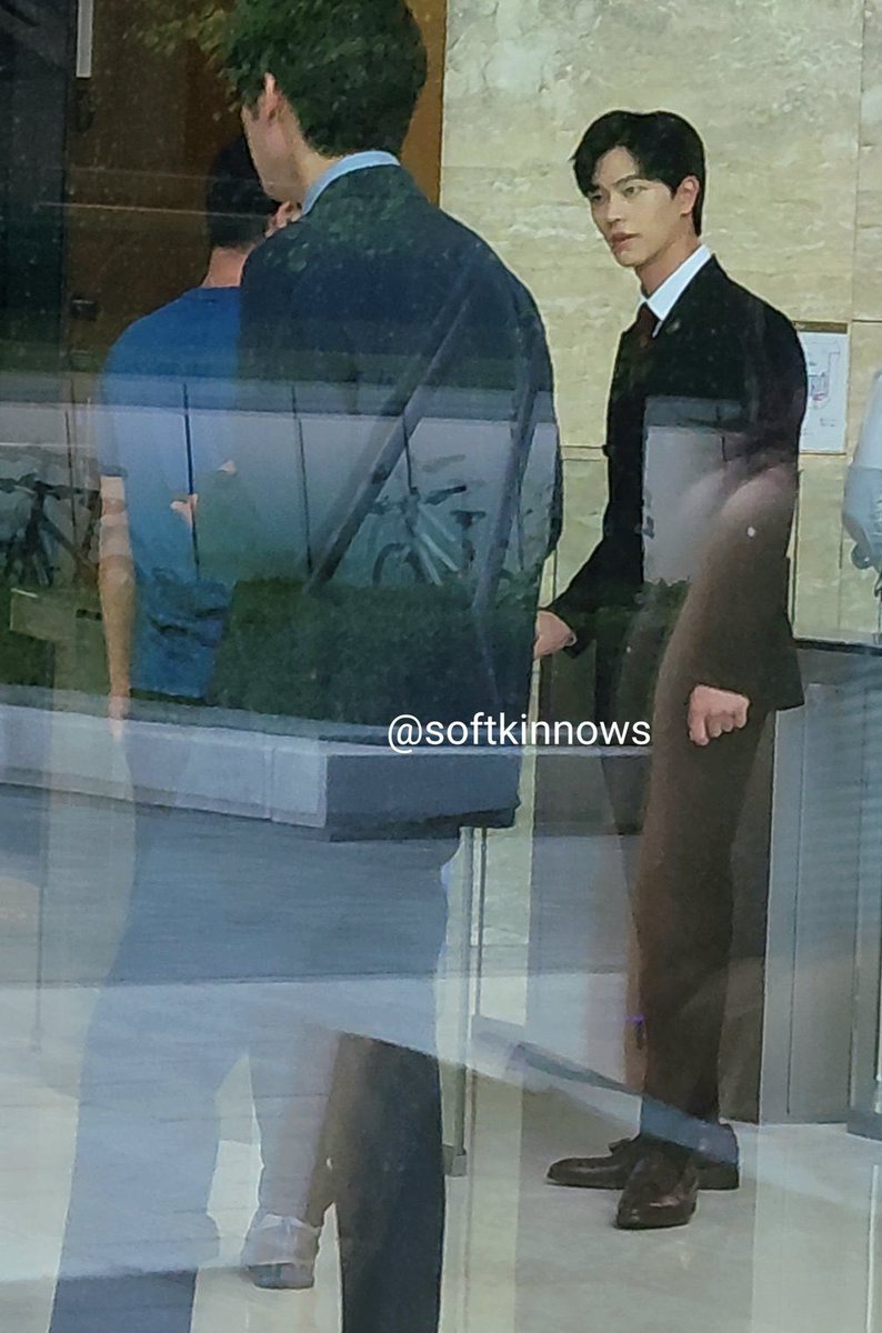 Yook_Mavi's tweet photo. He's so tall and handsome as hell~ 🎤🎶 The people who saw BTOB Yook Sungjae in person are blessed by his handsomeness. They're very lucky. 🥰

Thanks to the owner of the recent pictures of Sungjae that I uploaded. Because of you, we've got an update on him. (ctto.) 😙🫶 https://t.co/1460l8Be3e