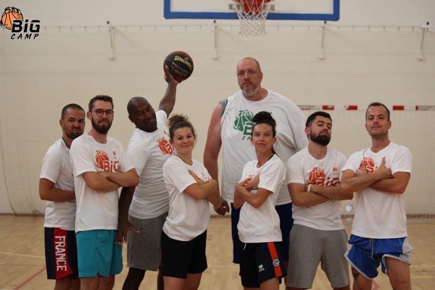 Fin de la 1ère semaine du <a href="/BIGCAMP6/">BIG CAMP</a> de <a href="/Bigfredstyle/">Fred Weis</a> à la Baule ! Merci à mon STAFF XXL … le futur s’annonce prometteur 🤘 Merci à <a href="/IZBAC/">IZBAC</a> pour les dotations 👌 <a href="/VilleLaBaule/">Ville de La Baule-Escoublac</a> <a href="/presseocean/">Presse Océan</a>