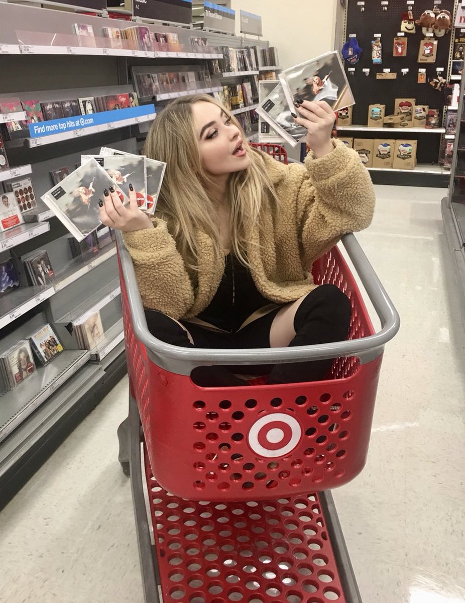 sabslucky's tweet image. cries in carpenter