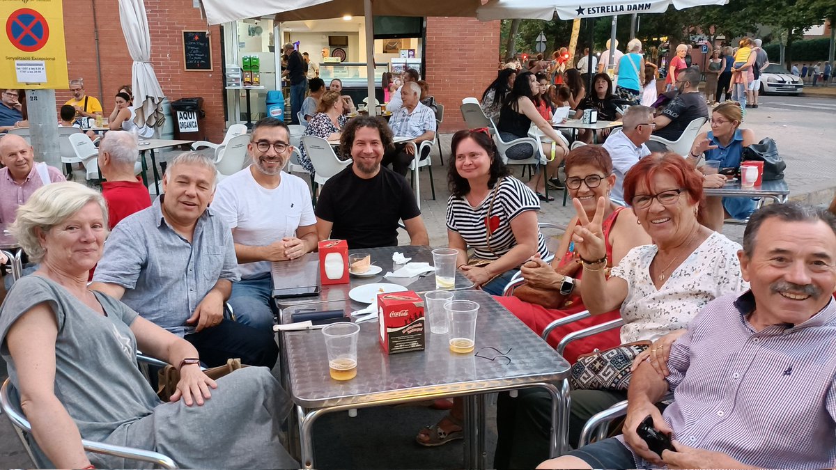 Amb @pfarres1, acompanyo els veïns del barri de #SantJulià en la seva festa major. Enhorabona, amics de l'@AVSANTJULIA, per la vostra feina i lluita permanent per millorar el barri i el benestar de la seva gent; per fer ciutat, en definitiva! 👏 🟨 #GovernRepublicà 🧅 #Sabadell