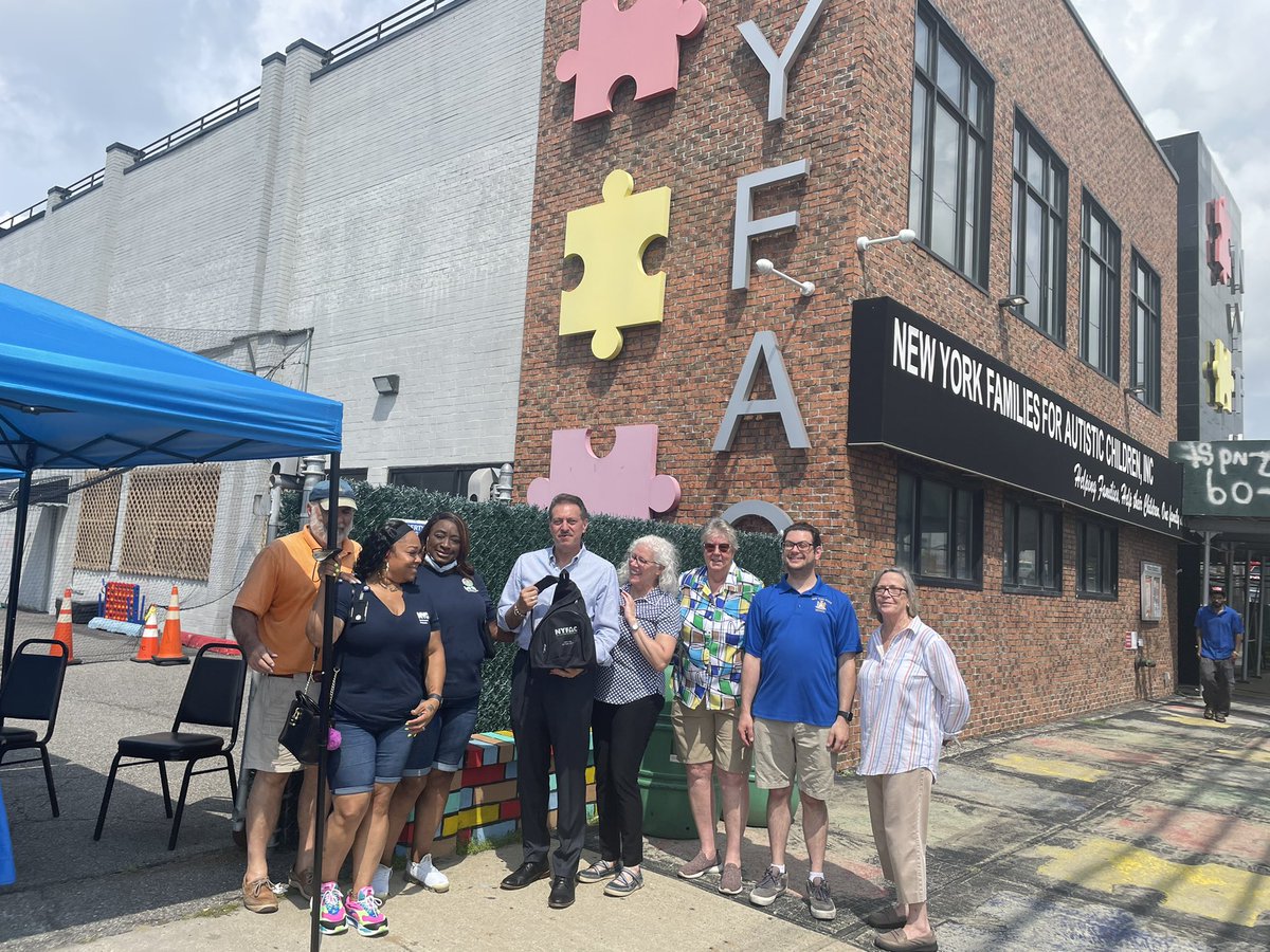 Had a great time today talking w residents during the rain barrel giveaway event I sponsored w <a href="/JoannAriola32/">Joann Ariola NYC Council District 32</a> and NYC DEP.