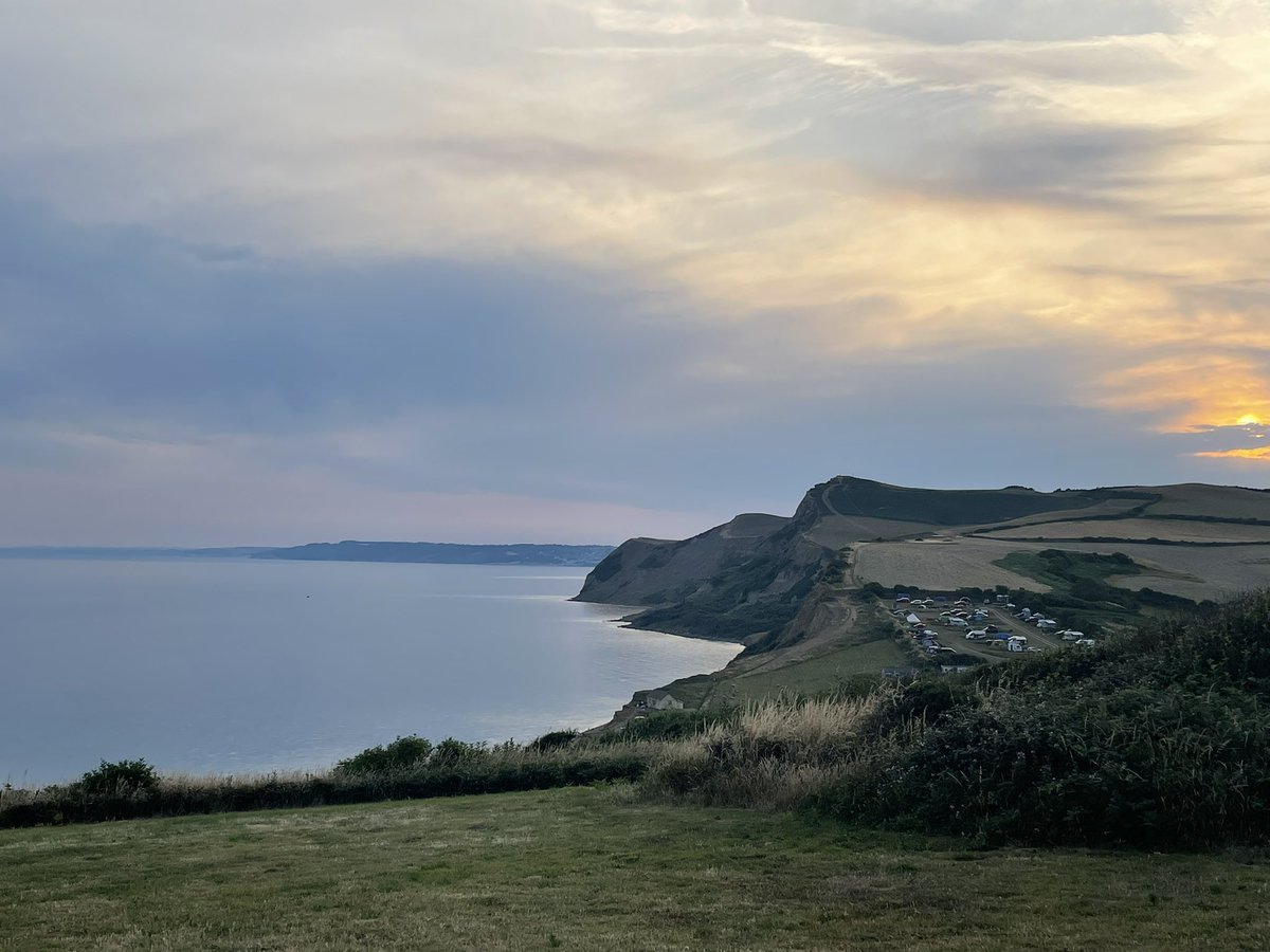Yicker40's tweet photo. Evening stroll- love this place #eype #Dorset https://t.co/Fs7tFP2oHx