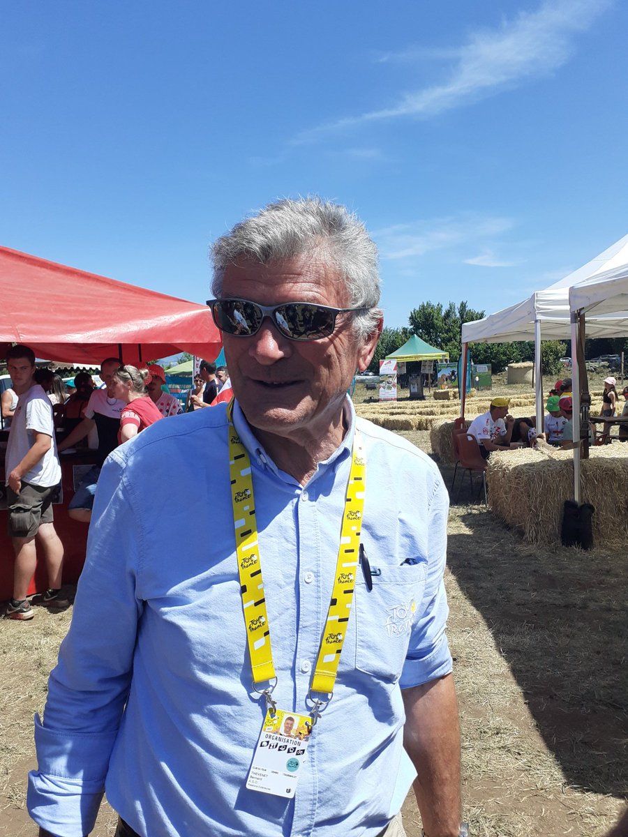 Tour de France à Cayres 
Bernard Thevenet présent au mini village à  Cayres en présence de Jérôme Despey, secrétaire Général de la Fnsea
#TDF2022 #fdsea43 #ja43