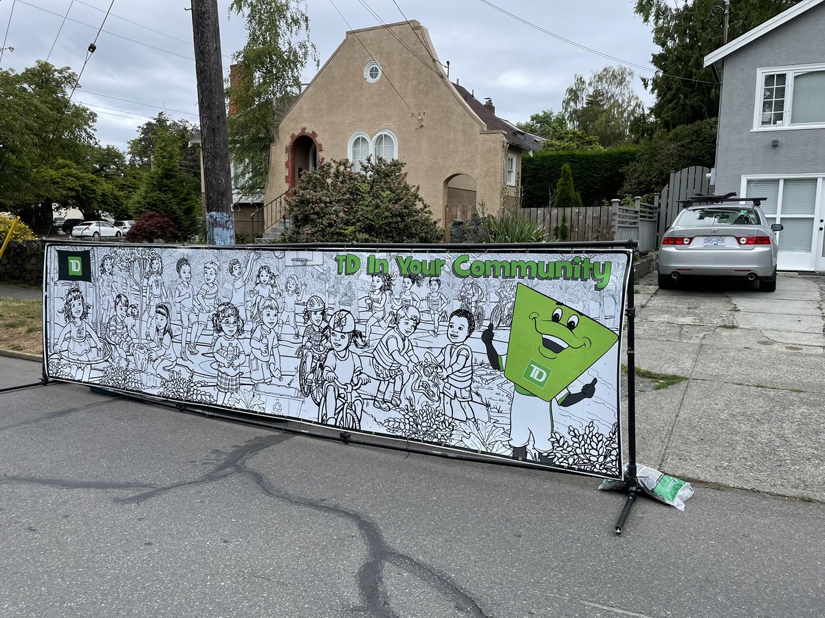 Having a blast at my fave event of the year: The TD Art Gallery Paint In! So many great artists and wonderful colleagues out supporting this great annual community event <a href="/artgalleryvic/">Art Gallery Victoria</a> <a href="/TD_Canada/">TD (Canada)</a> @ChristinaSunwoo