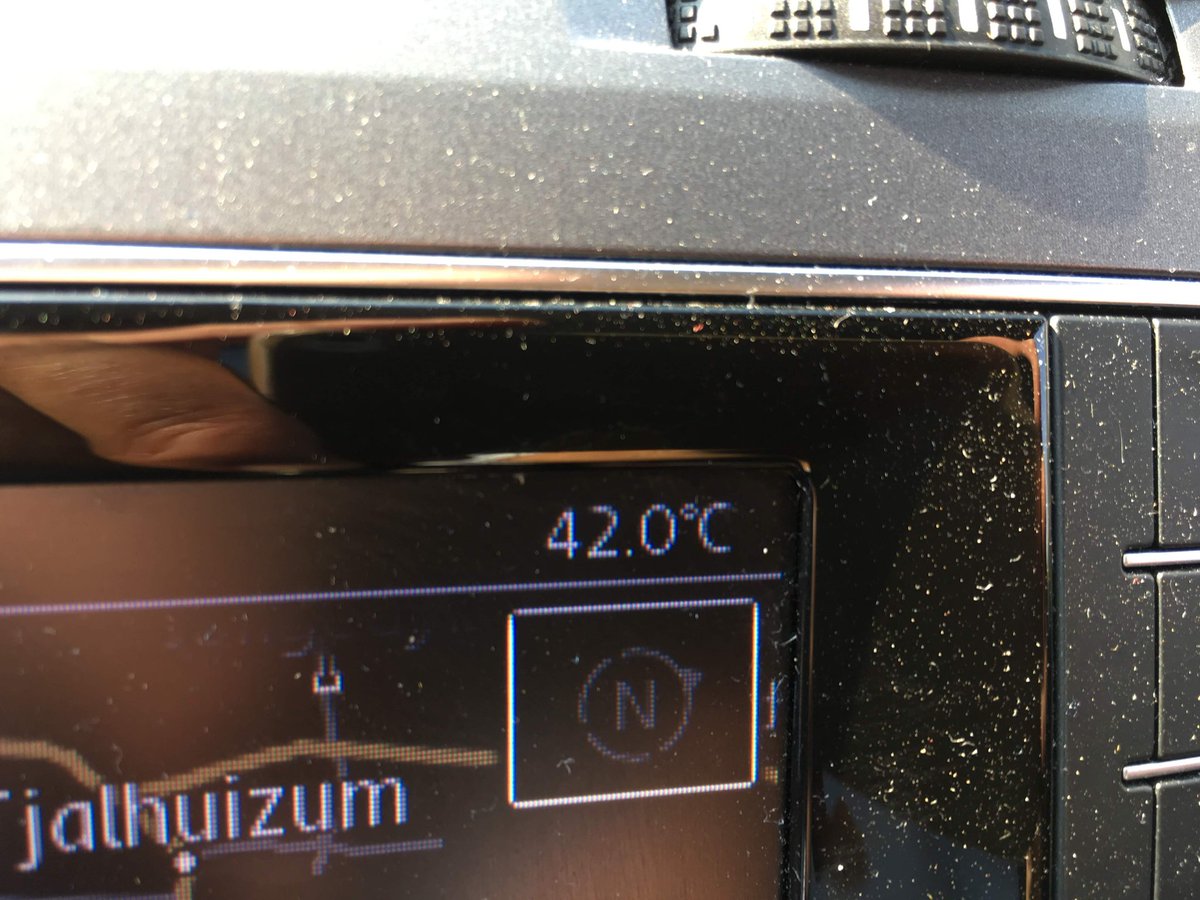 hughan74's tweet photo. #hittegolf #rtlnieuws #NOSjournaal 
Wat is de paniek voor de aankomende dagen, ja het wordt warm maar op 26 juli 2018 rond 16:15 uur omgeving Sneek rijdend gaf de auto 42 graden aan....... https://t.co/MgOMLsKLJG