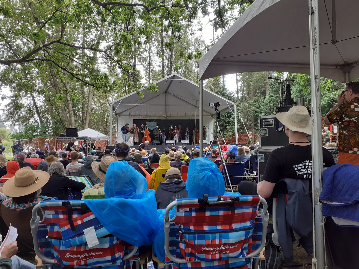 Amazing first set at #vanfolkfest a workshop of bluegrass and Country organised by <a href="/bellawhitemusic/">Bella White</a> with Molly Tuutle, Stringband Sundae and friends.