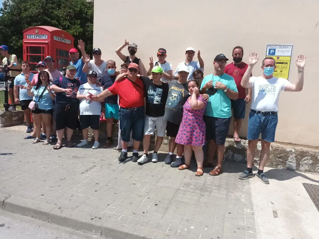 afanas_y's tweet photo. ¡Cómo están disfrutando las personas usuarias de AFANAS El PUero y Bahía en el campamento  de La Línea!.
Hoy han disfrutado muchísimo de excursión,  han visitado Gibraltar y han podido disfrutar hasta de un cambio de guardia.
#convivencia
#integracion #discapacidad #afanaspyb https://t.co/dCDi9IirOK