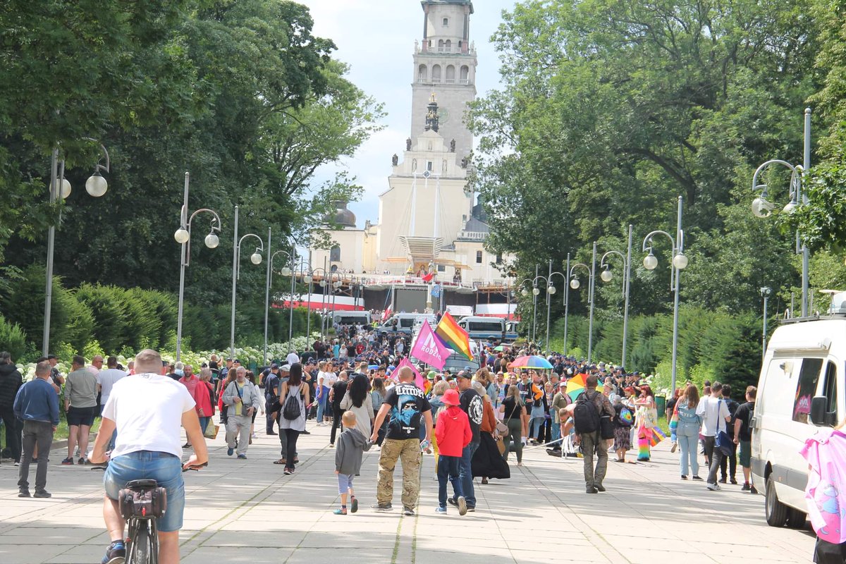 Kolejny raz środowiska lgbtqwerty prowokowały swoją obecnością tuż przy murach Jasnej Góry i po raz kolejny środowiska katolickie i narodowe, w tym ekipa Brygad Narodowych z południowej części Polski <a href="/1934ONR/">ONR</a>, stanęła w obronie najważniejszej polskiej świętości!