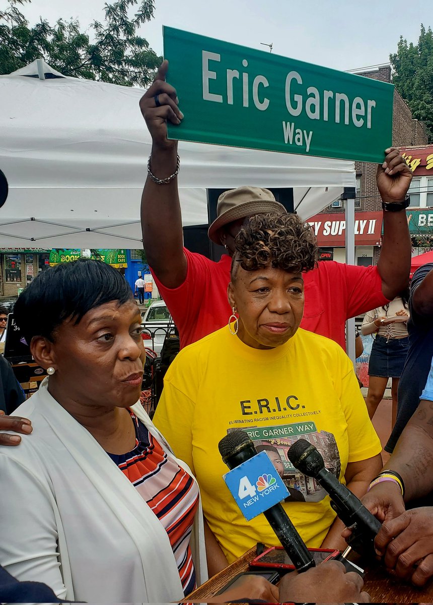 A very special day in #StatenIsland: a street is renamed celebrating #EricGarner's life and remembering his killing, thanks to the indefatigable <a href="/GwenCarrERIC/">Gwen Carr</a>, <a href="/Voice4Sean/">Valerie Bell</a>, <a href="/CMDebiRose/">Debi Rose</a>, and countless others, whose courage also helped pass the #chokehold law. Honored to attend.