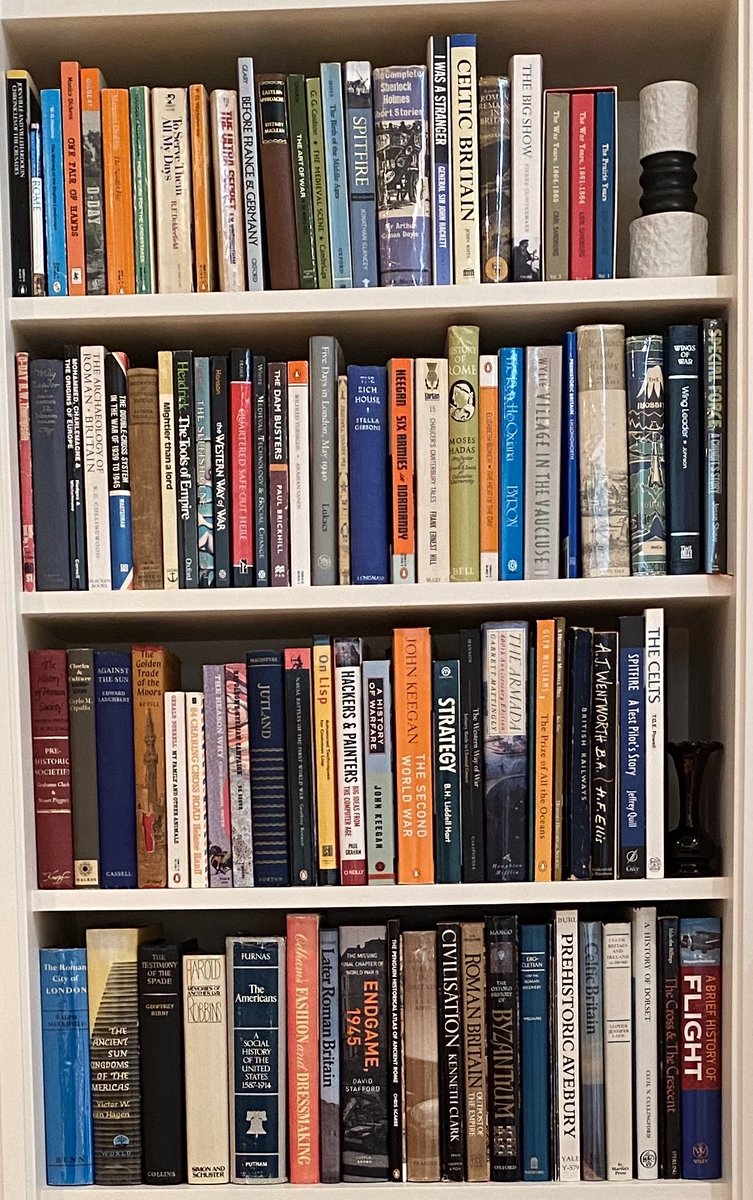 paulg's tweet photo. A shelfie of some of my mother's books, which I keep together as a kind of memorial to her. She liked military history, because she grew up during World War II and was always trying to understand what had happened. https://t.co/LfuQUiV97V