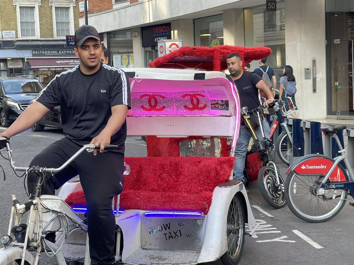 taxitradepro's tweet photo. This 2 jokers just had a fight with someone they dropped off on Curzon Street. They demanded more money for the ride. Daylight robbery @TfL @metpoliceuk https://t.co/nbdRDRJxxP