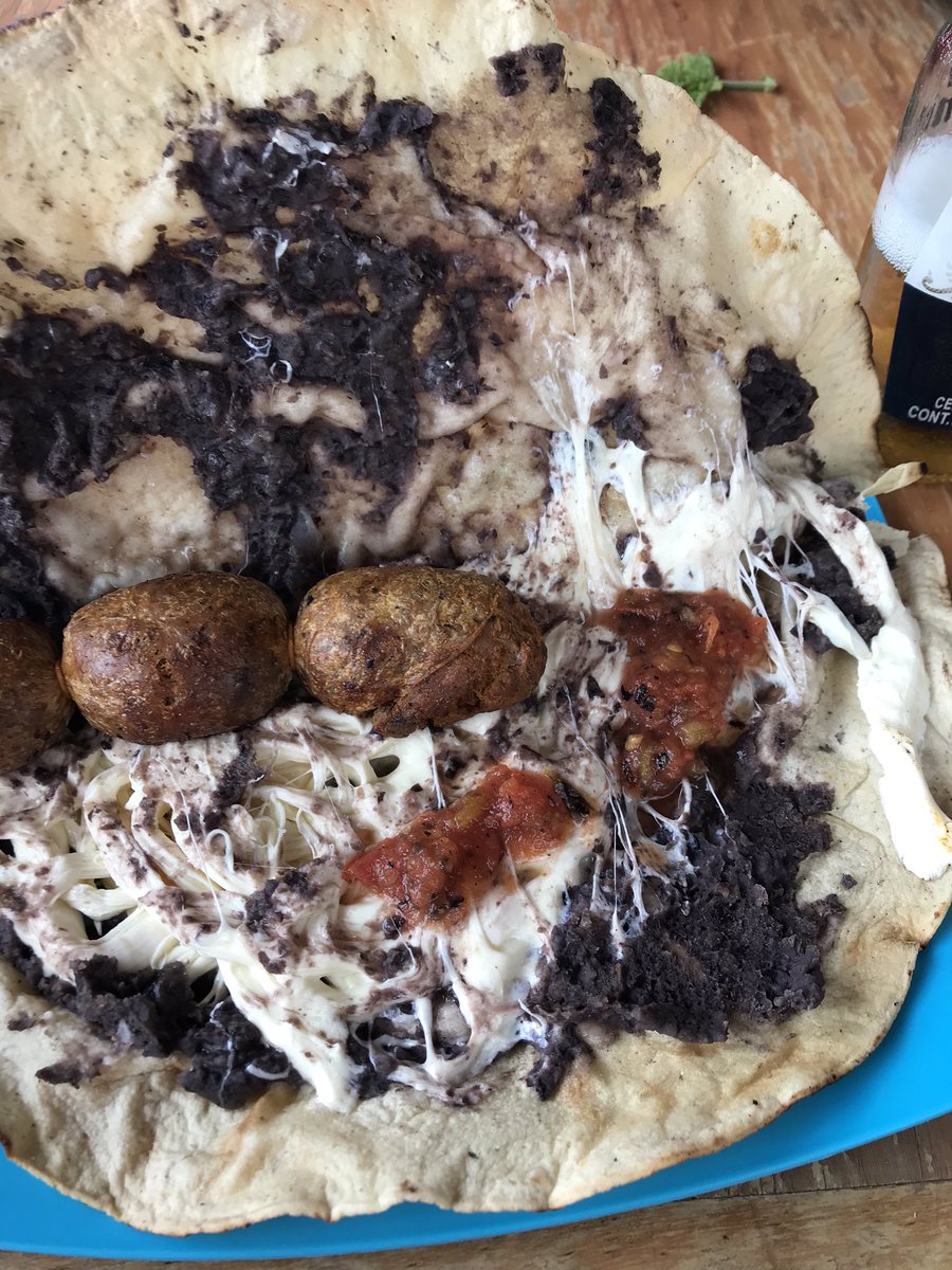 rcv04's tweet photo. Unas ricas tlayudas en casa #reciba provecho https://t.co/93SdDKQK4I