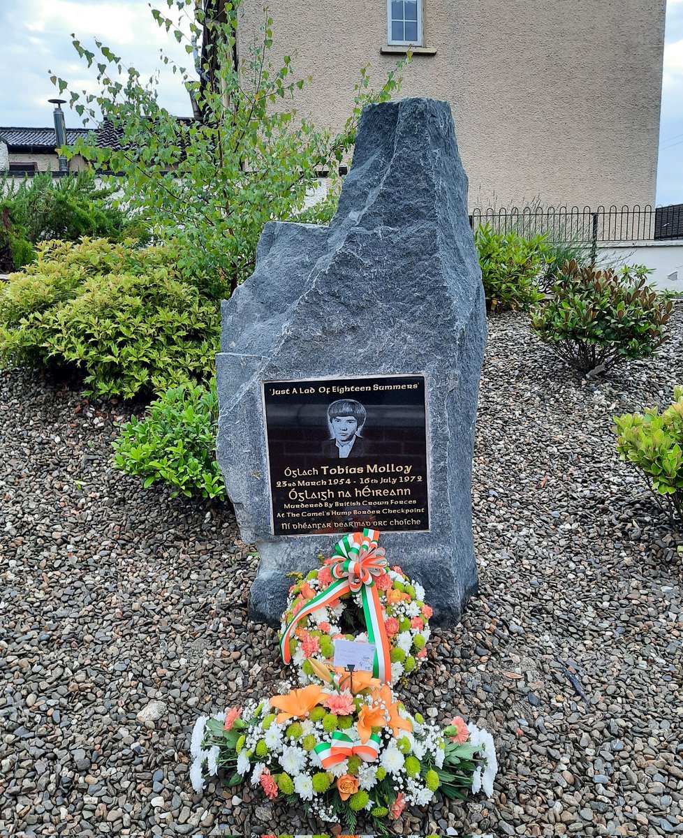 Memorial stone unveiled in the Head of the Town area of Strabane tonight to commemorate Óglach Tobias Molloy on his 50th anniversary. His homestead was only 100 metres from this spot. Ar dheis Dé go raibh a anam 🙏 🇮🇪