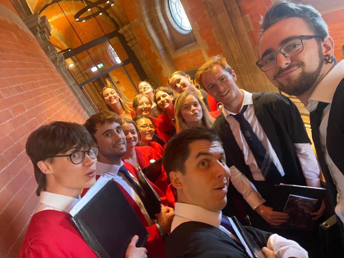 2022 Summer Graduations finished!!! Great to be back in the McEwan Hall, congratulations to all the graduates 🎓🎉🎈#eusingers #graduations2022