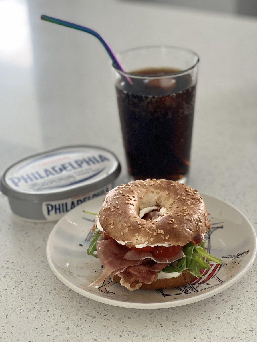 michellemcma's tweet image. Loved this #DeliciouslySimple lunch today. Toasted Sesame bagel, bed of rocket, crisped Parma ham, a generous helping of OG @Philadelphia_uki and some red jalapeños for a kick. Delish! 👌🏻
