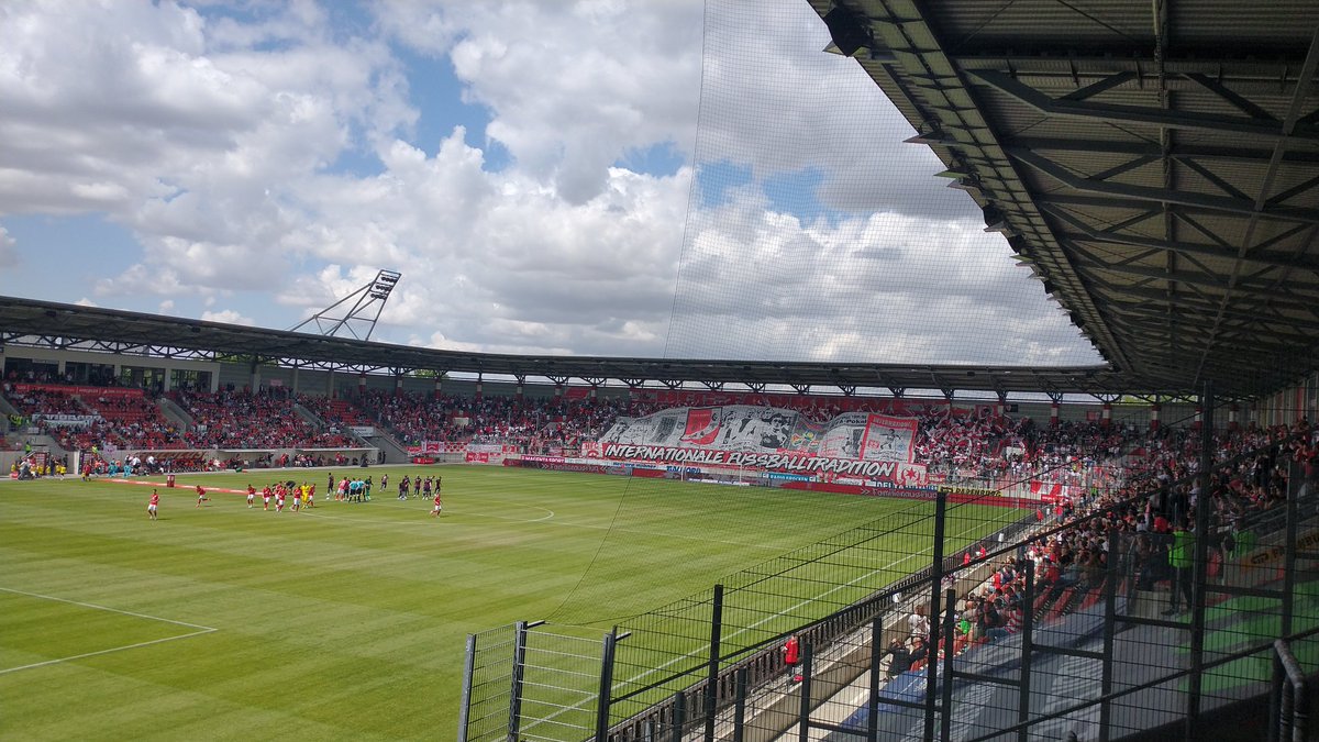 samuel_jol's tweet photo. Lovely time out in Germany 🇩🇪🔵⚪🔵

First ever preseason your with QPR and definitely not the last! Great to meet so many Rs and see that beautiful away kit.  Bring on 22/23!

#RsInGermany #QPR @QPR @QPRTravels https://t.co/mix84kdhPT