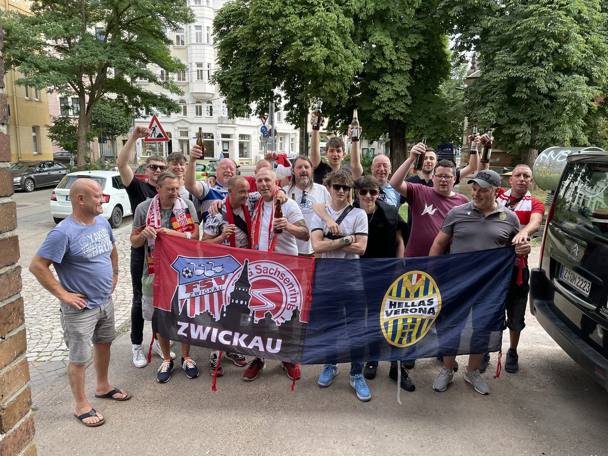 samuel_jol's tweet photo. Lovely time out in Germany 🇩🇪🔵⚪🔵

First ever preseason your with QPR and definitely not the last! Great to meet so many Rs and see that beautiful away kit.  Bring on 22/23!

#RsInGermany #QPR @QPR @QPRTravels https://t.co/mix84kdhPT