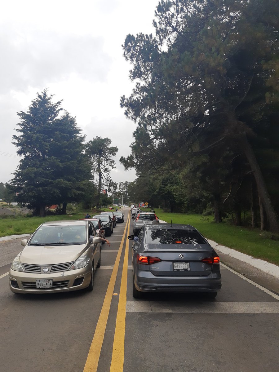 ahpalmas's tweet photo. México - Cuernavaca bloqueada antes de llegar a tres marías https://t.co/Y2UiNGMxDO