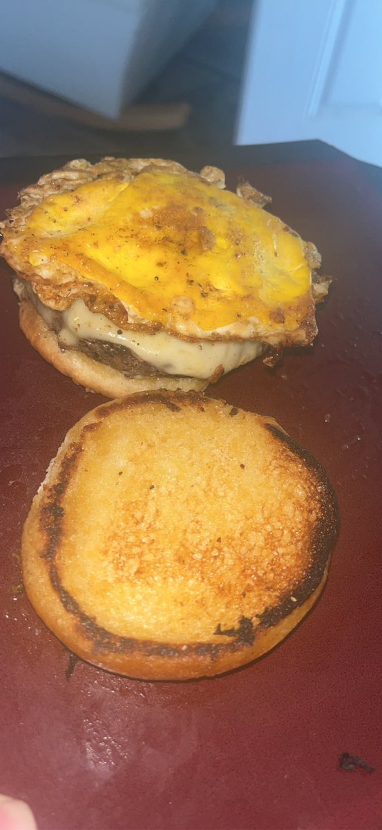 Tranracialangel's tweet photo. Eggs from my neighbors chickens 🐓 ✅
Tillamook pepper jack cheese ✅
Burger ✅
What should the condiments be? #UFCLongIsland #RickySimon https://t.co/kzpdUOq4D3