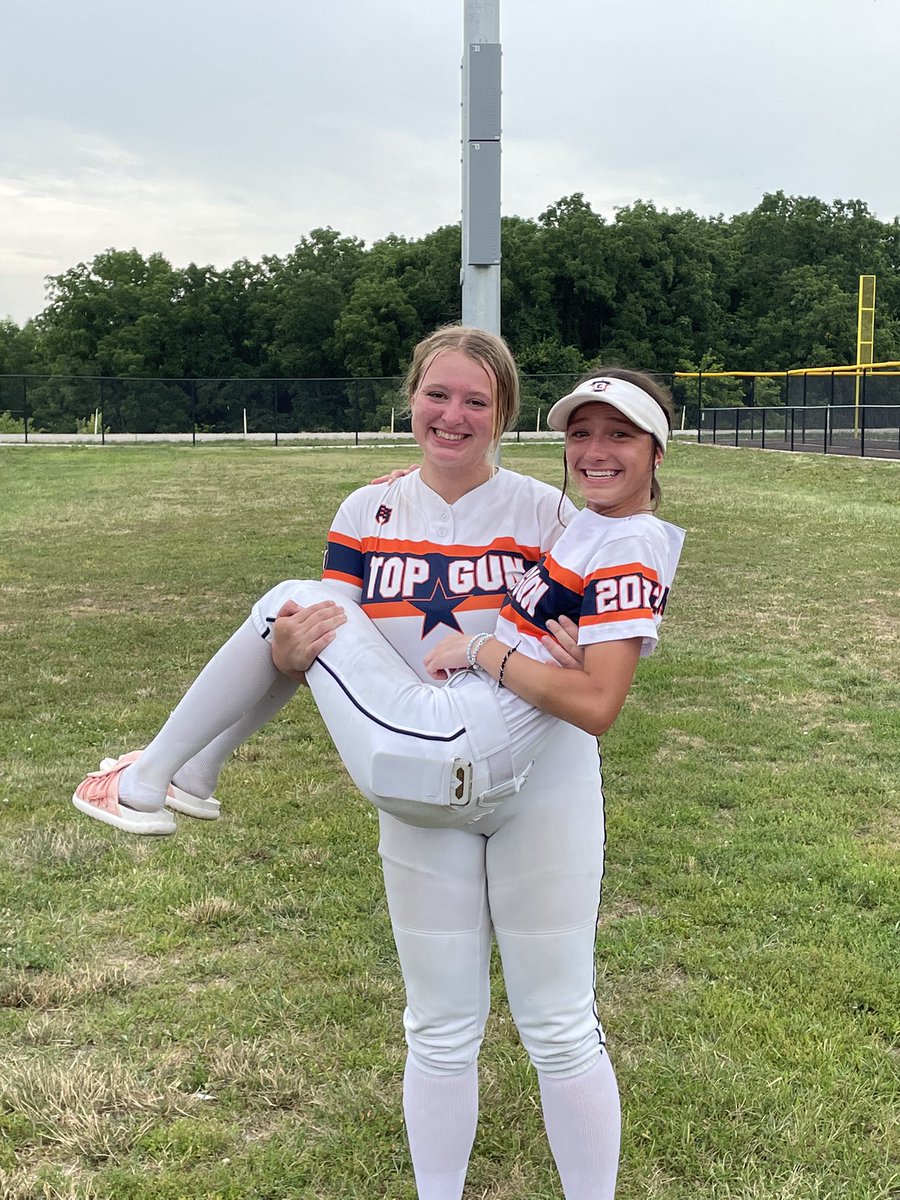 Natalie_Bates12's tweet photo. Extremely thankful for all of the lifelong friendships I have made through the TopGun organization, for my parents who have taken me to every tournament with continuous support, and for the awesome coaches who continue to be swag. #17out https://t.co/1oDqSK4nXe