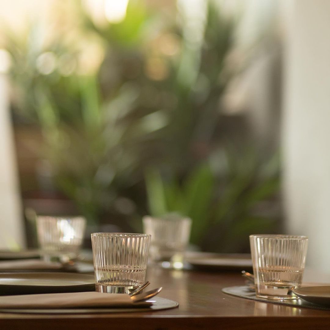 A moment of quiet before the guests arrive. Cutlery is rolled, plates and glasses are empty, ready for a night of good food, drinks, and conversation. 
📸: Plats Restaurant
🥃: ViDiVi