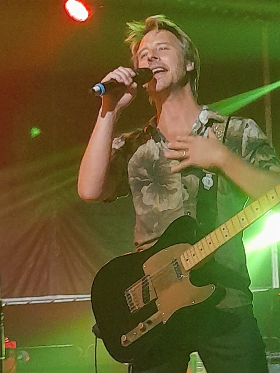 Anna Davies tweet media