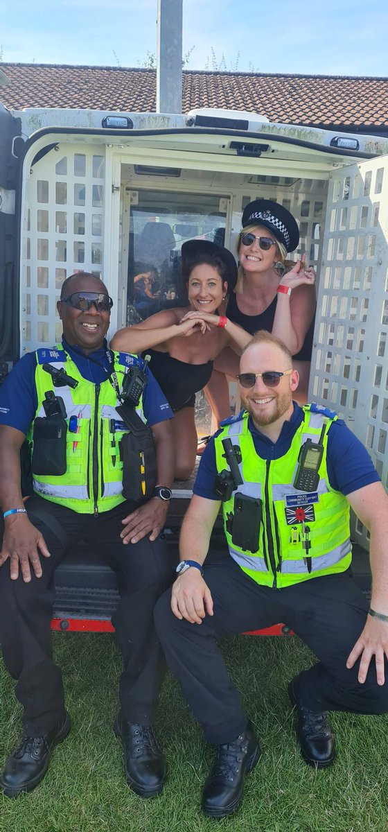 ASPBathNES's tweet photo. Final stop of the day for Pcso's Jase and Scotty was at #rotork family day at Stothert & Pitts RFC.
It was a hot 🔥 day 🥵 but lots of fun,
Thanks for having us.
#rotorkfamilyday #pcso #community #bathneighbourhoodpolice #rotork #bathcity #stothert&pittrfc https://t.co/hQMmlOzDIW