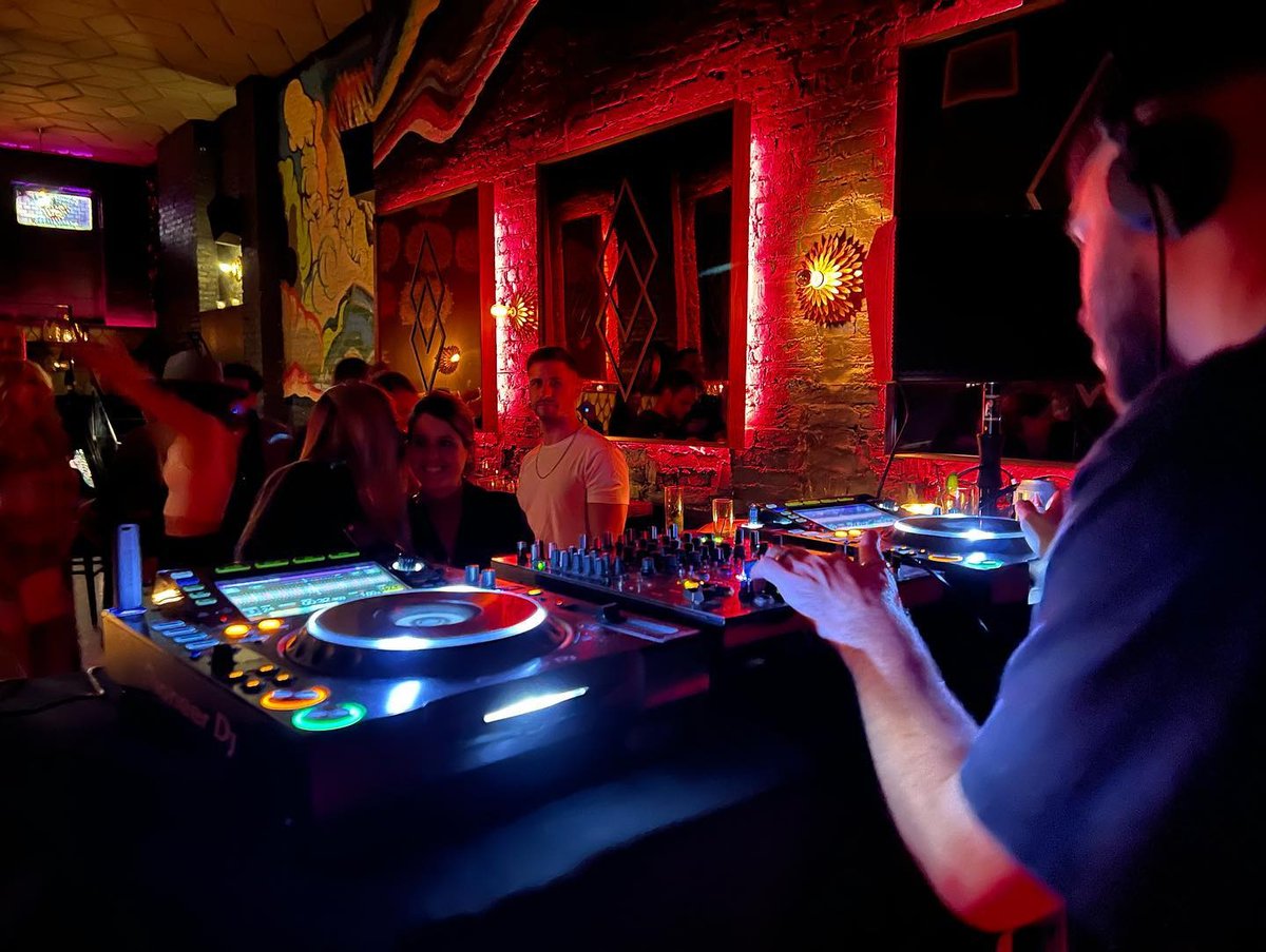 Ready for a Saturday night at Arbella? We'll be here until 3AM! 🎧️ // pc: @moseyonmusic