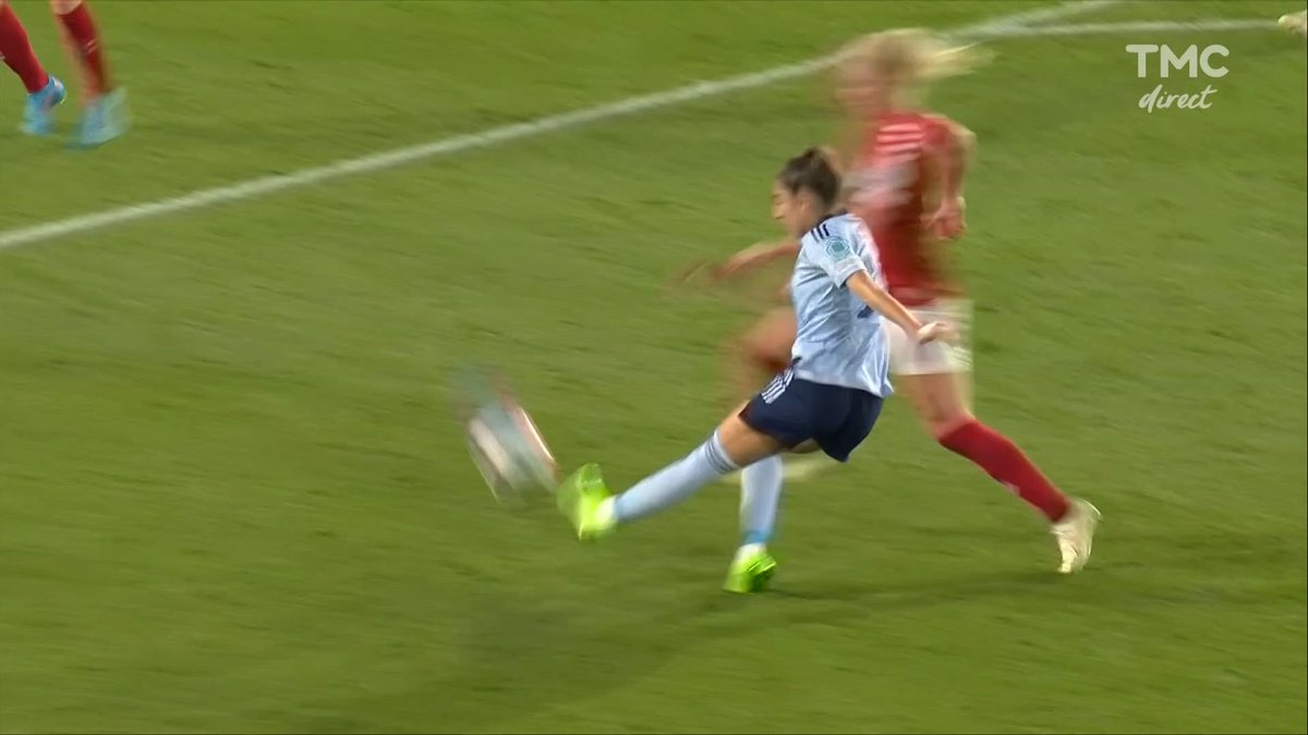 TMCtv's tweet photo. ⏱70' 

🇩🇰 Danemark 0 - 0 Espagne 🇪🇸 #DANESP

Belle frappe d'Olga Carmona, déviée parfaitement par Christensen !
 
➡️ Le match, commenté par @JulienMaynard et @SabDelannoy à suivre en direct ici : https://t.co/Zzt73yeCIv https://t.co/La8jMMD1W3
