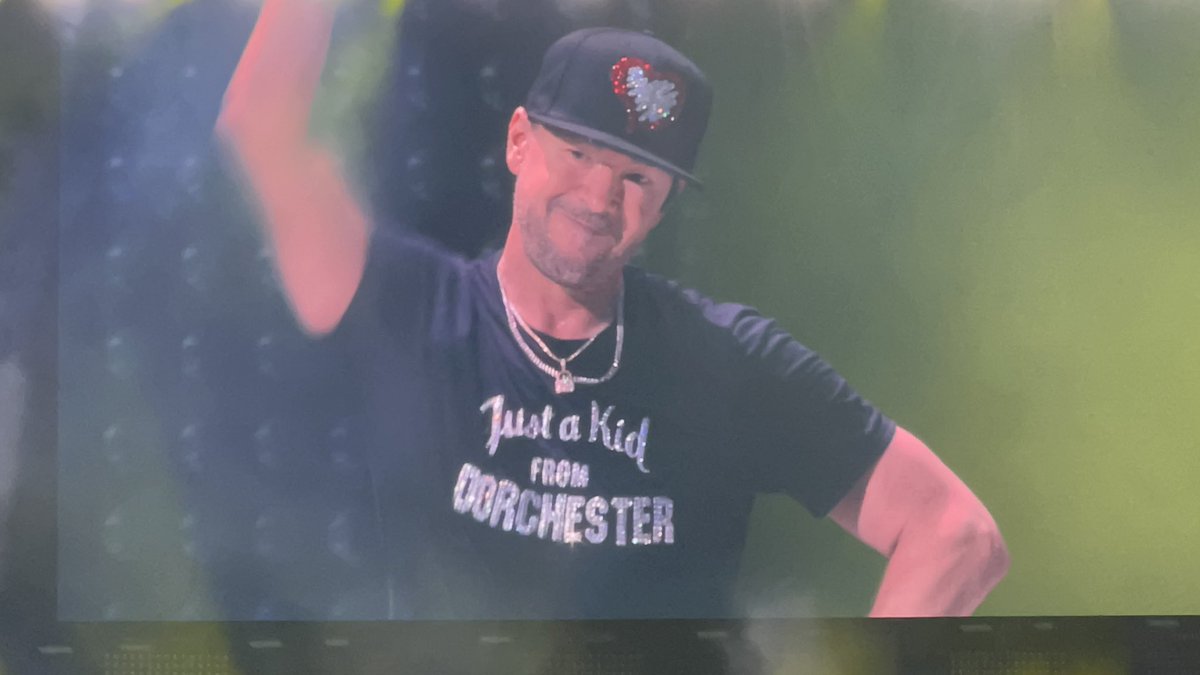 HDevlin10707's tweet photo. #mixtapetour2022  Best time!! @DonnieWahlberg https://t.co/PqV8bbyhti