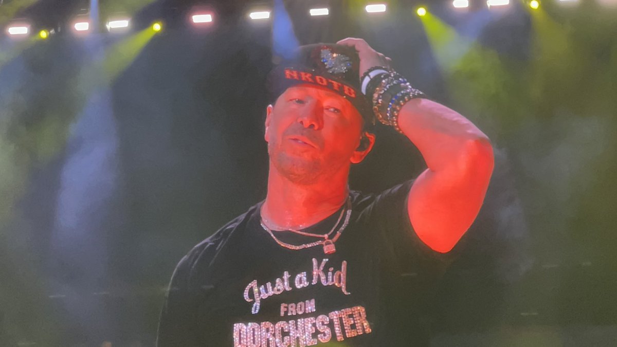 HDevlin10707's tweet photo. #mixtapetour2022  Best time!! @DonnieWahlberg https://t.co/PqV8bbyhti