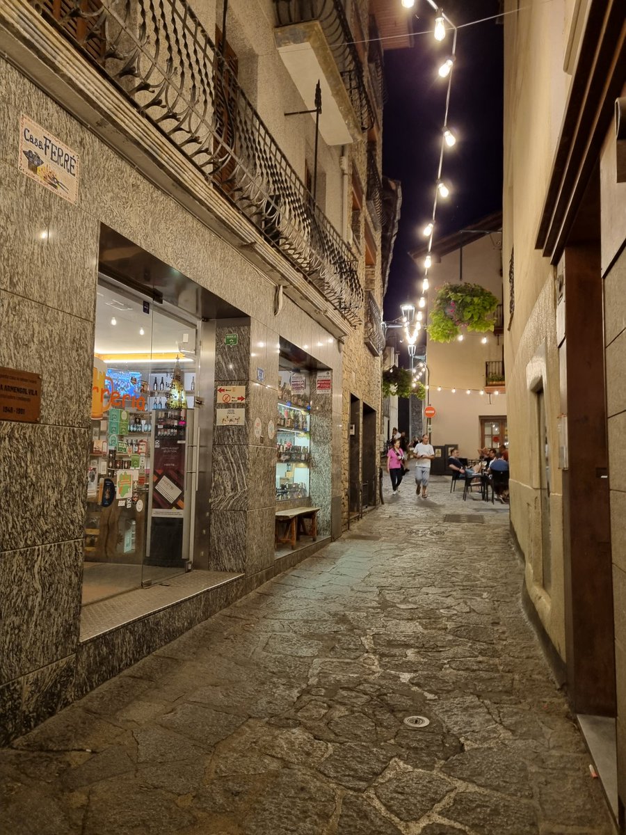 jecbosch14's tweet photo. #bonanit #barriantic #andorralavella #andorra #andorrabloggers #passejant per #combatre la #calor 😎🇦🇩 https://t.co/AKACYhRbFU