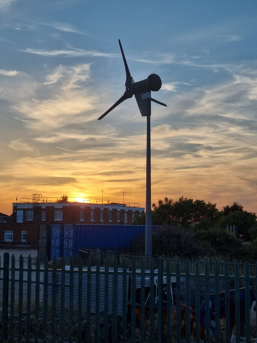 Lovely sunset behind <a href="/EnvAgency/">Environment Agency</a> #Pevensey <a href="/SDWindEnergy/">SD Wind Energy</a> #Proven turbine which looks like it's been recently reconditioned. Super quiet.