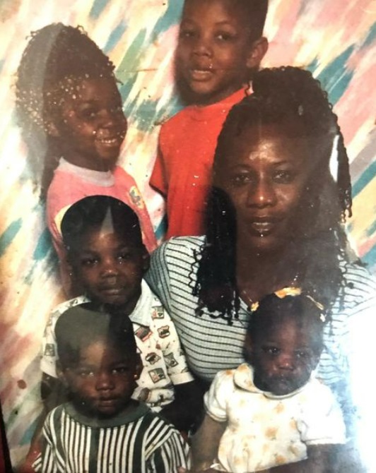 Fred Kerley, favored to win world 100m title today, is a man of few words. He very likely wouldn't be in this position if he didn't break his collarbone in his final high school football game. He definitely wouldn't be here if not for great aunt Virginia. spikes.worldathletics.org/post/fred-kerl…