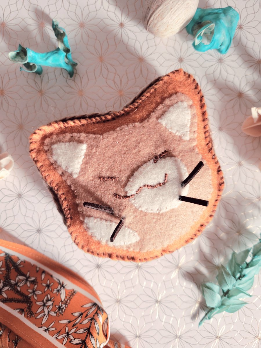 CafeDeMynx's tweet photo. Cafe de Mynx Cat Loaf Felt Pattern! Get your own Hand Sew DIY PDF pattern: Mix different felts, decorations, and expression to create different cat varieties!

Shop link in the bio.
https://t.co/Ux2p3w6Jyj

 #felt #feltpattern #diy #craft #handsewn #cat #plushie #pretendplay #art https://t.co/sJX6p7UPTi